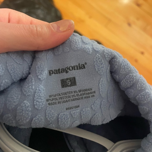 Patagonia Size Small 1/4 Zip - Picture 2 of 3